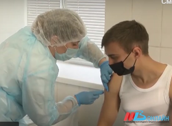 В Волгоградской области продолжают прививать медиков из "красной зоны"