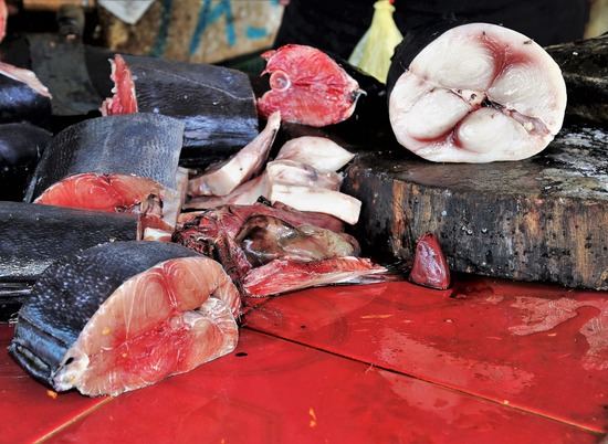 В Волгограде кладовщик украл рыбу и мясо на крупную сумму