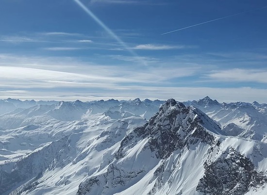 В оттаявших ледниках в Альпах обнаружили древние артефакты