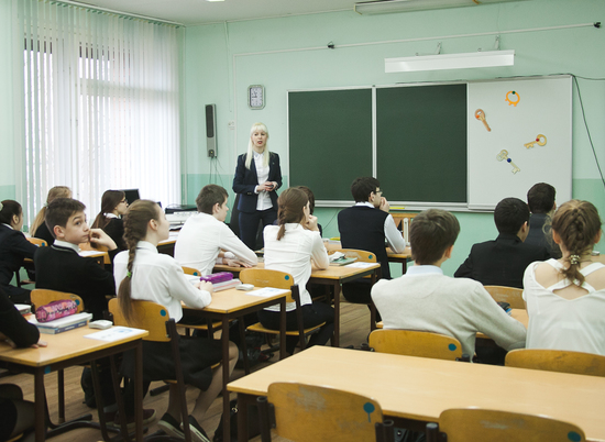 В школы Волгоградской области направляют студентов на замену учителям