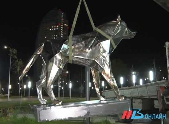 В волгоградском парке «Раздолье» появился двухметровый волк из металла