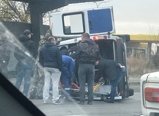 В Волгограде перевернулась карета скорой помощи