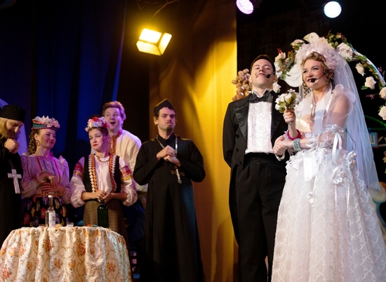 Казачий театр покажет волгоградцам комедию о женитьбе по расчету