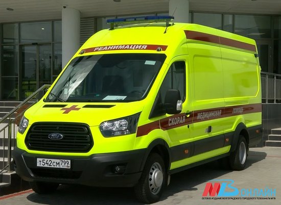 Волгоградские энергетики передали медикам автомобили с водителями
