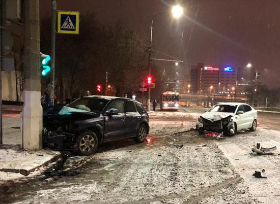 Пассажирка пострадала в ДТП с двумя иномарками в центре Волгограде