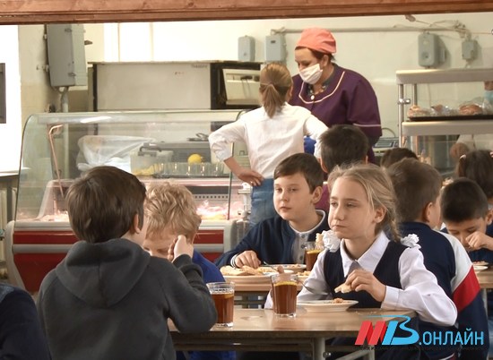 В волгоградской школе № 99 проверили качество горячего питания