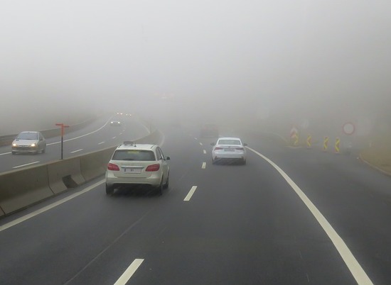 Волгоградских водителей предупредили об ухудшении видимости
