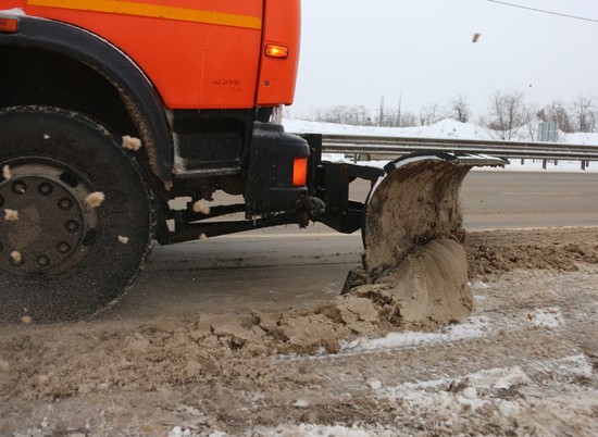 66 единиц спецтехники обрабатывают дороги Волгограда от гололедицы