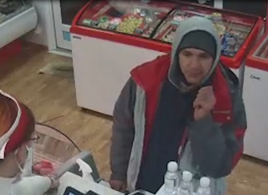 В Волгограде разыскивают подозреваемого  в краже кошелка у женщины
