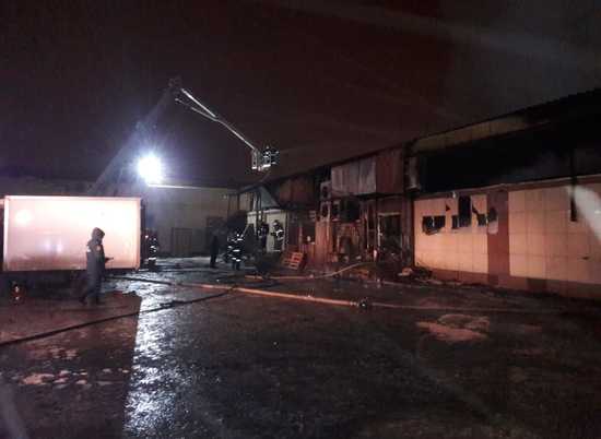 Пожар на Титовском рынке в Волгограде потушен полностью