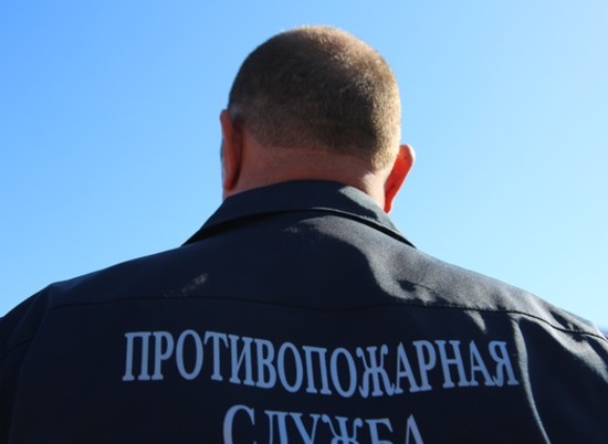 54 пожарных потушили волгоградский рынок на Титова
