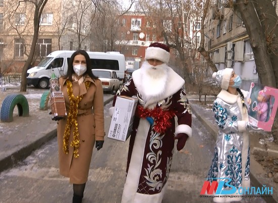 «Новогодний патруль» посетил детей и врачей скорой помощи в Волгограде