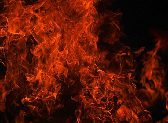 В Камышине по неосторожности загорелась кладовка с вещами