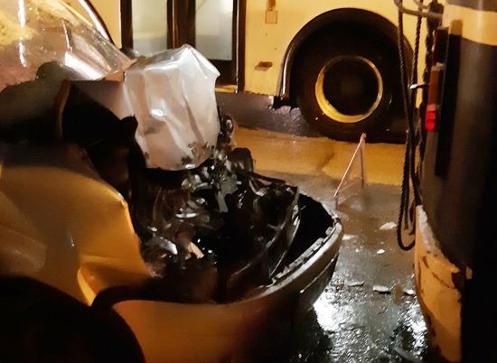 Водитель и пассажир пострадали в ДТП с троллейбусом в Волгограде