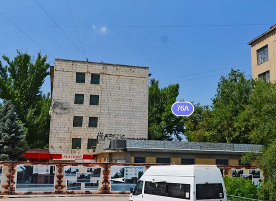 В Волжском из-за пожара эвакуировали 50 жильцов бывшего общежития