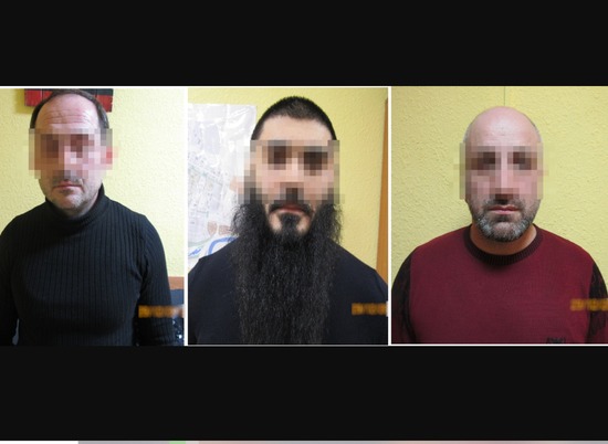 В Волжском задержали подозреваемых в грабеже посетителя бара