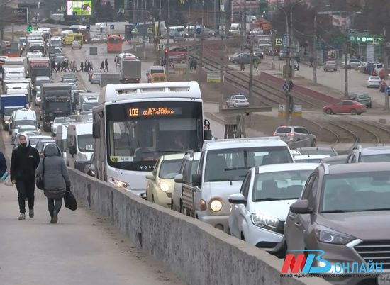 Асфальт на мосту через ВДСК в Волгограде восстановят в ночь на 16 января