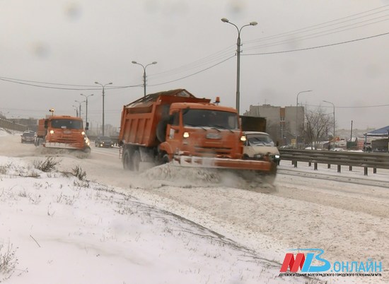Как в Волгограде боролись с последствиями снегопада 13 января: все самое главное