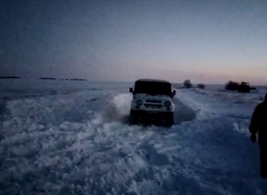 ВИДЕО: Волгоградские полицейские и спасатели освободили из снежного плена заблудившегося москвича
