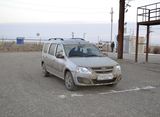 В Волгоградской области на границе задержали угнанную машину