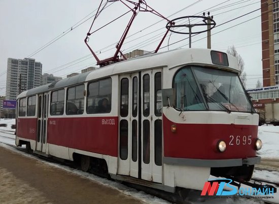 Из-за ДТП на путях в Волгограде дважды останавливали трамваи