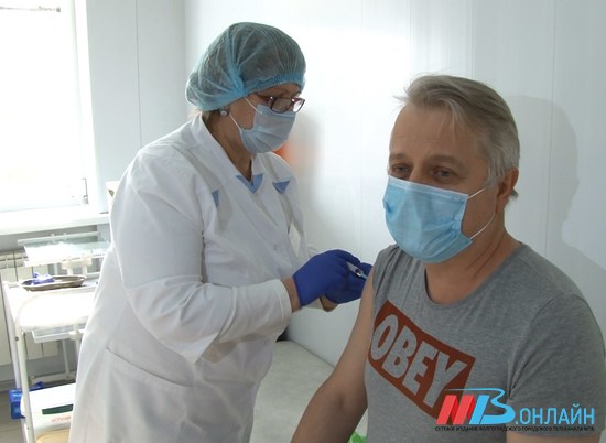 Артисты НЭТа прошли вакцинацию от коронавируса в Волгограде
