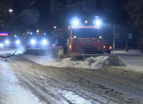 284 единицы спецтехники чистили волгоградские трассы от снега и льда