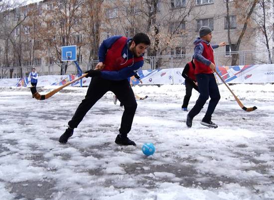 Хоккей, доноры и 5 рублей под подошвой: в Волгограде отметили День студента