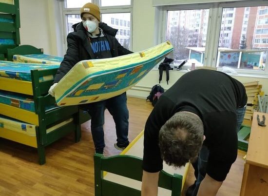 В Волгоград прибыл груз с детской мебелью для нуждающихся семей
