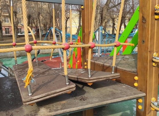 Коммунальщики восстановят детскую площадку на набережной Волгограда