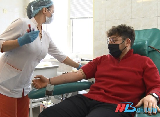 «Дорогого стоит»: в Волгограде волонтеры стали кровь для онкобольных