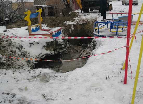 Под Волгоградом оштрафовали виновников падения мальчика в коммунальную яму