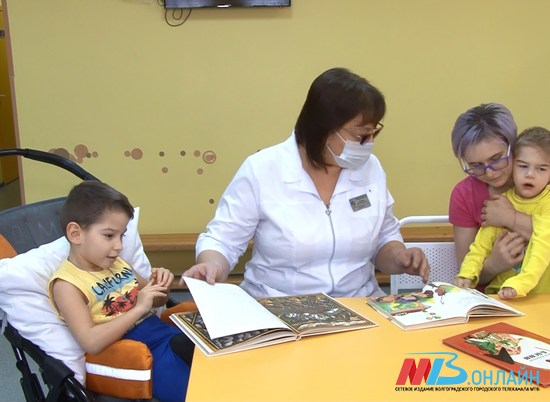 Активисты ОНФ оказали волгоградским детям "книжную помощь"