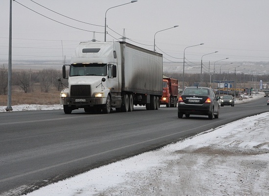 На дороги Волгоградской области отсыпали 1,5 тысячи тонн песко-соляной смеси