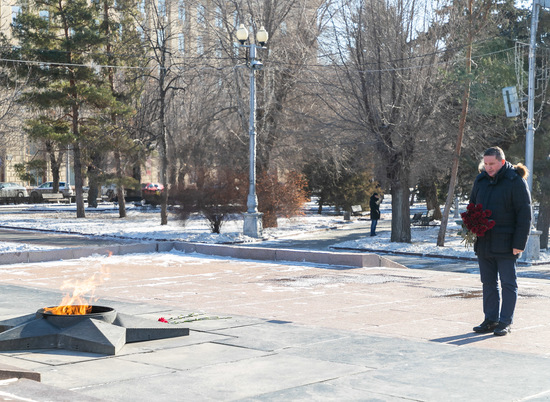 В Волгограде и области 23 февраля почтили память защитников Отечества
