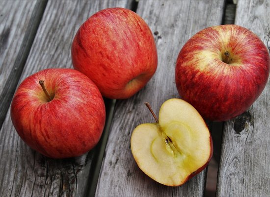 Ученые открыли необычный эффект от употребления яблок