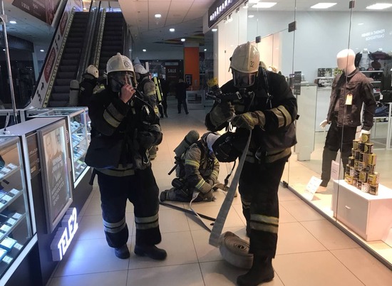 В ТЦ города Волжского потушили условный пожар