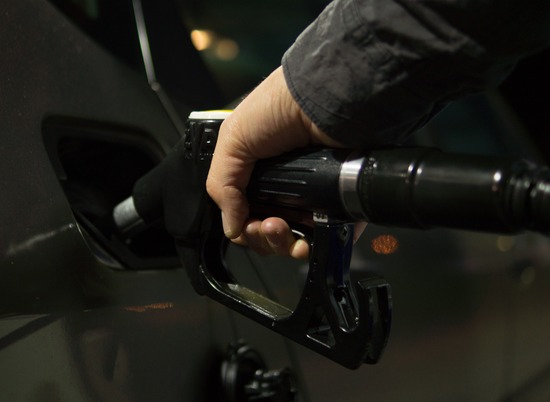 Средняя цена на бензин АИ-95 в Волгограде составляет 49,42 за литр