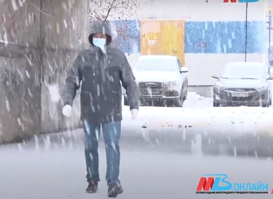 Суббота в Волгограде началась с повалившего мокрого снега