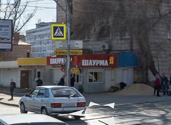 На улице Рокоссовского в Волгограде снесли павильон с шаурмой