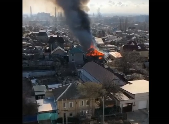 В Краснооктябрьском районе Волгограда сгорел одноэтажный частный дом