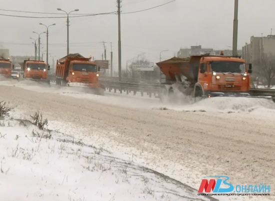 За сутки на волгоградские дороги отсыпали более 1200 тонн реагентов