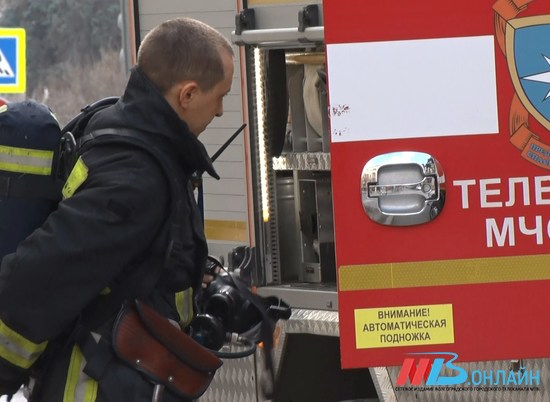 Девочка-подросток пострадала при пожаре в частном доме в Волгограде