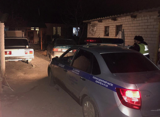 Под Волгоградом сотрудники ДПС задержали 2 мужчин с мёртвой косулей