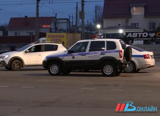 В Волгограде водитель ВАЗ-2106 сбил 17-летнюю девушку и скрылся