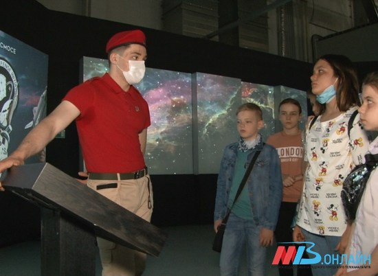 В Волгограде лицеист-юнармеец рассказал школьникам о покорении космоса