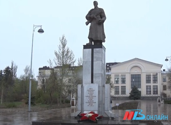 Губернатор проверил реконструкцию парка Гагарина в Волгограде