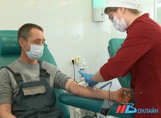 В Волгоградской области 3280 человек сдали кровь на антиковидную плазму