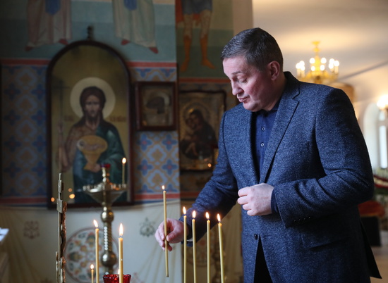 Андрей Бочаров посетил храм в Великую субботу накануне Пасхи