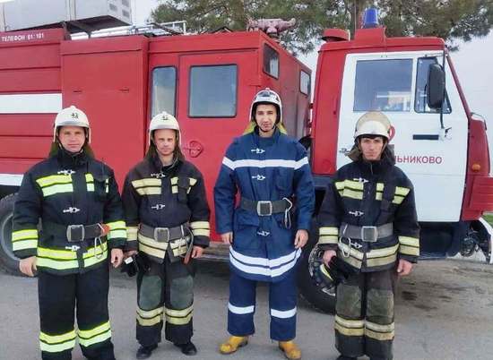 Пожарные спасли четырех детей из горящего дома в Волгоградской области